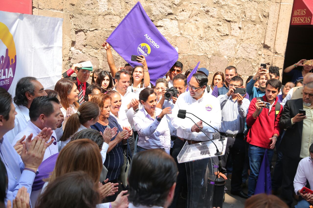  Propone Cocoa Calderón parlamento ciudadano y  diálogo abierto con maestros