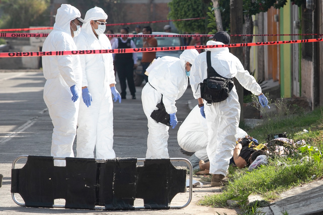  Localizan hombre ejecutado y maniatado en baldío de la Carlos Salazar
