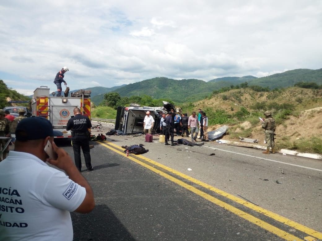  Impacto entre un vehículo y dos unidades de la SSP deja cinco muertos en la Siglo XXI