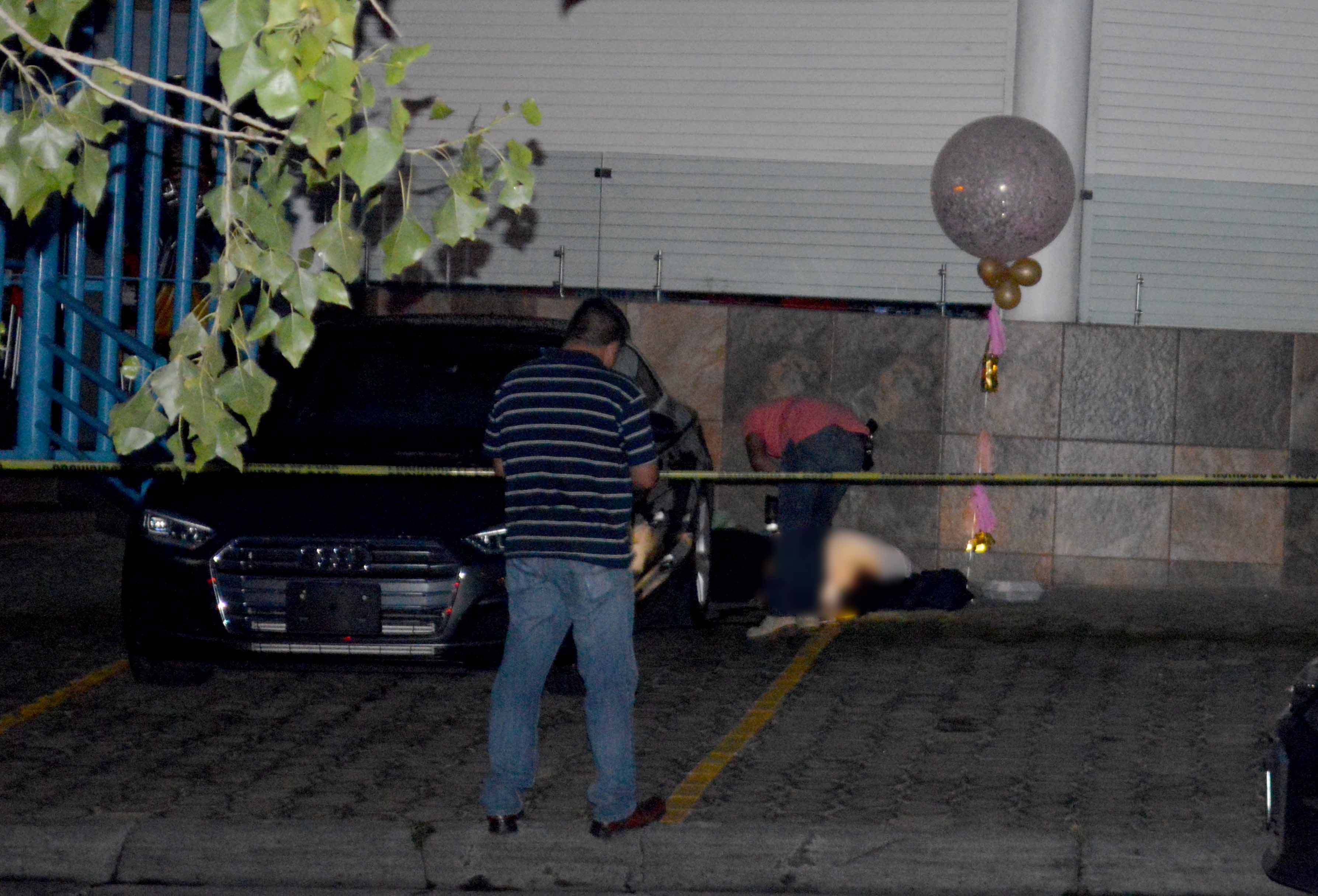  No cesa la violencia en Morelia; matan a dos en una marisquería y fiesta termina en un muerto