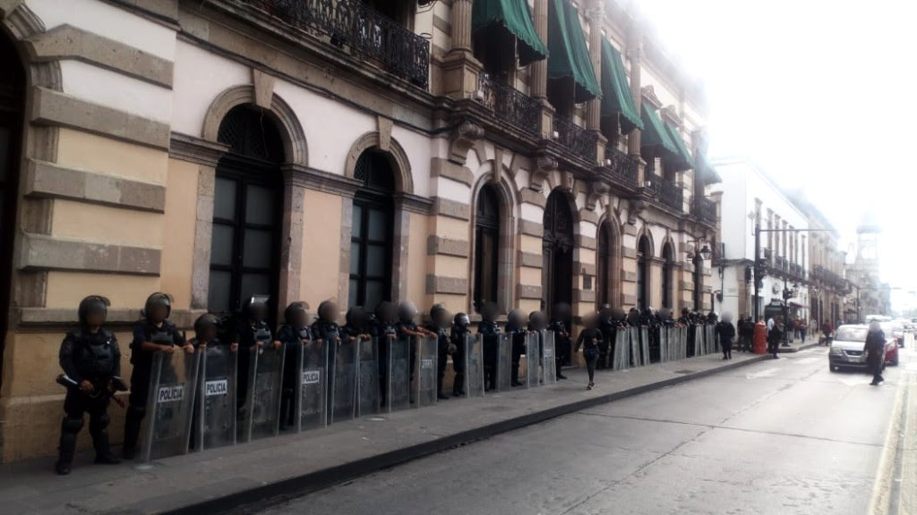  Resguardan Congreso ante manifestaciones