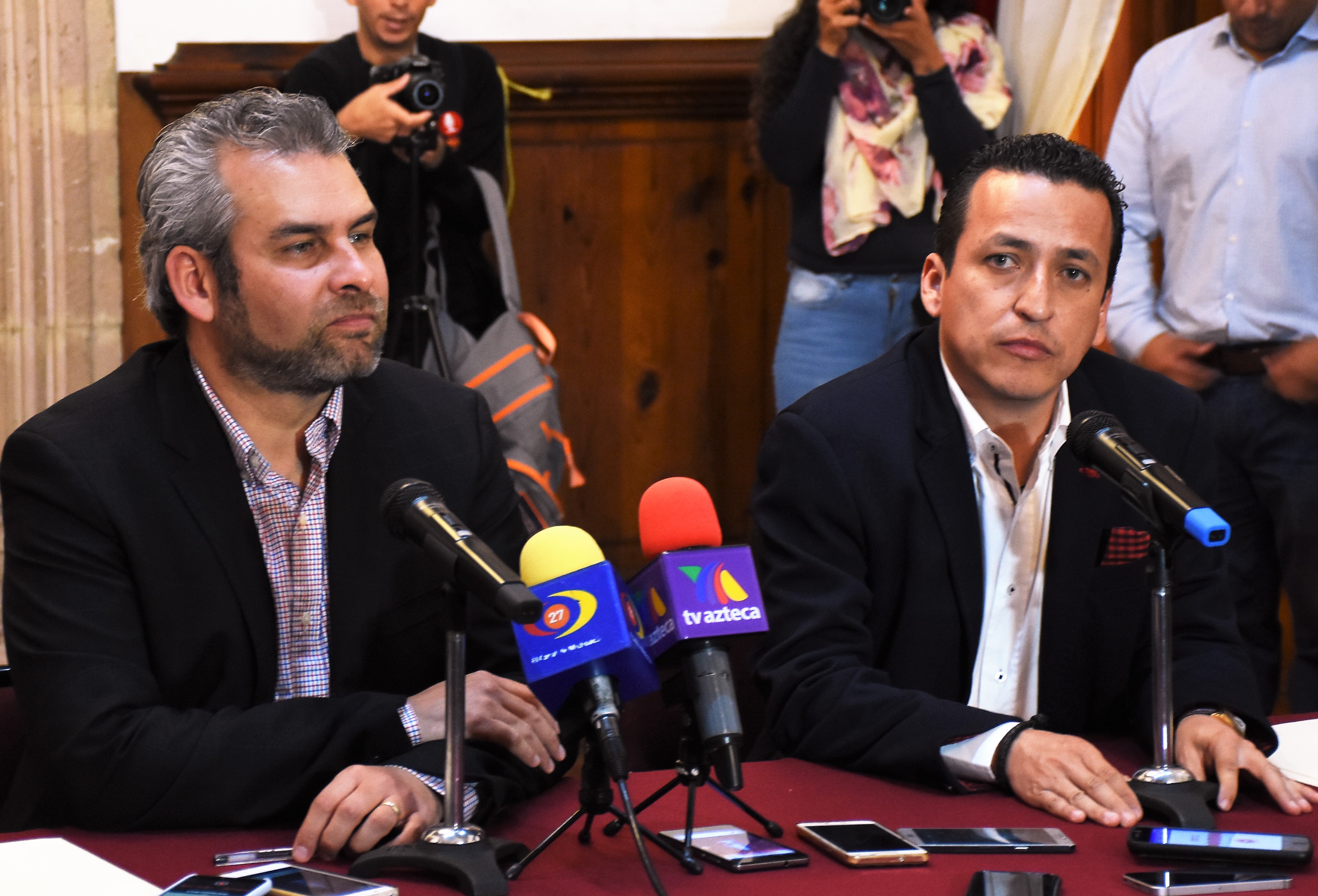  Diputados se reducen 45 por ciento el salario