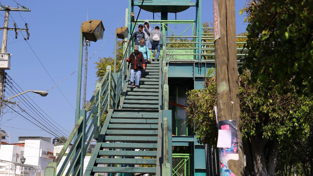  Exhorta SSP al uso de puentes peatonales