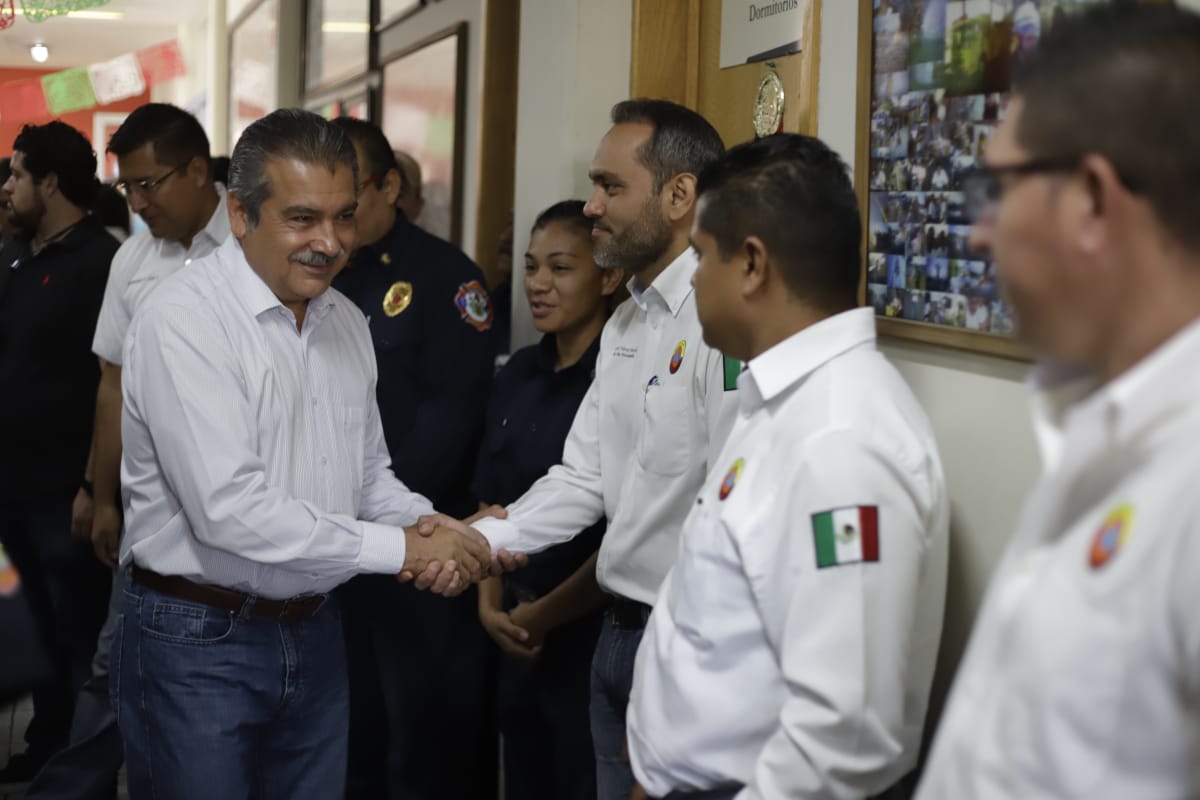  Compromete Morón a mejorar condiciones laborales de trabajadores de PC y Bomberos de Morelia