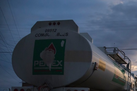  Veracruz manda 100 pipas con gasolina al centro del país