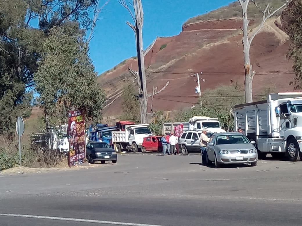  Impuesto a materiales de construcción paraliza a camioneros