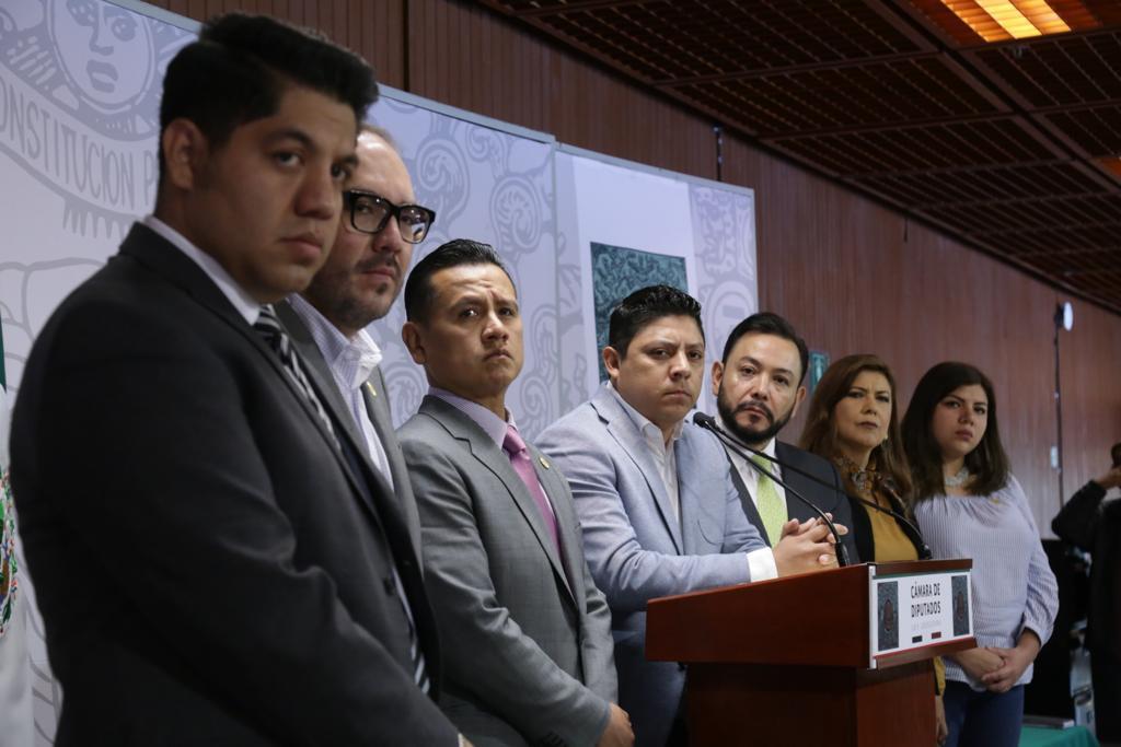  Torres Piña y ocho diputados federales renuncian al PRD y a su bancada
