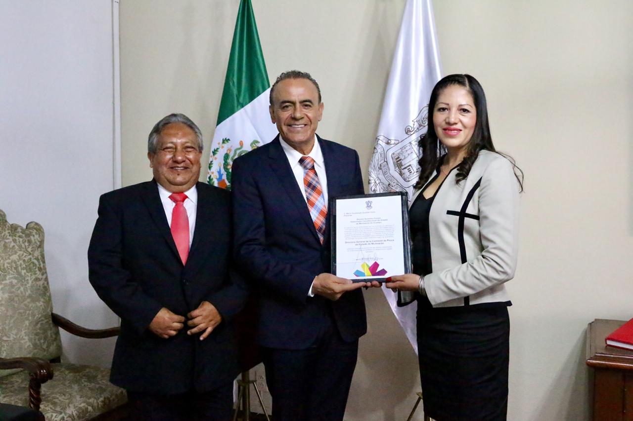  Entrega Pascual Sigala nombramiento a nueva titular de Compesca
