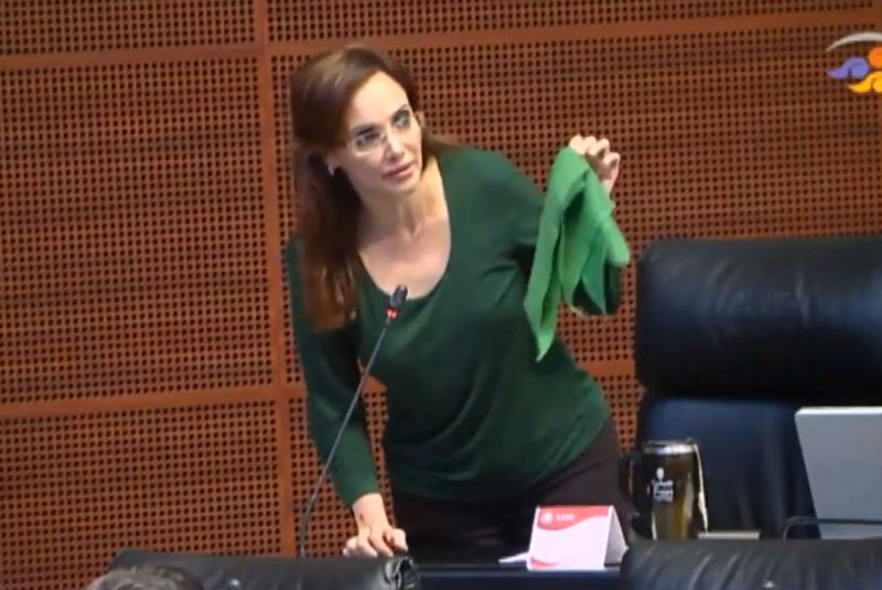  Senadoras se enfrentan por el tema del aborto y llaman poco inteligentes a católicos