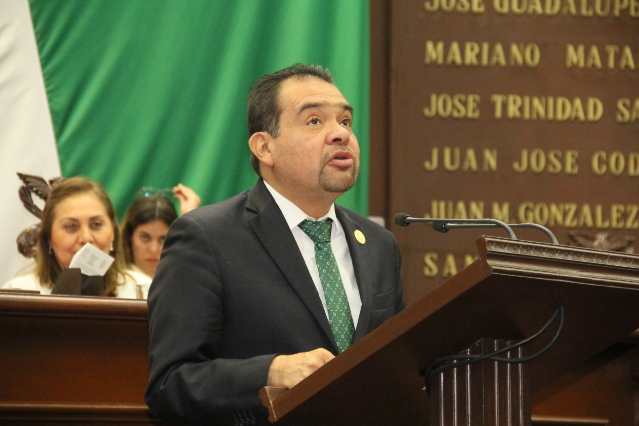  Igualdad de hombre y mujer en la Constitución local, no puede seguir postergándose: Tony Martínez