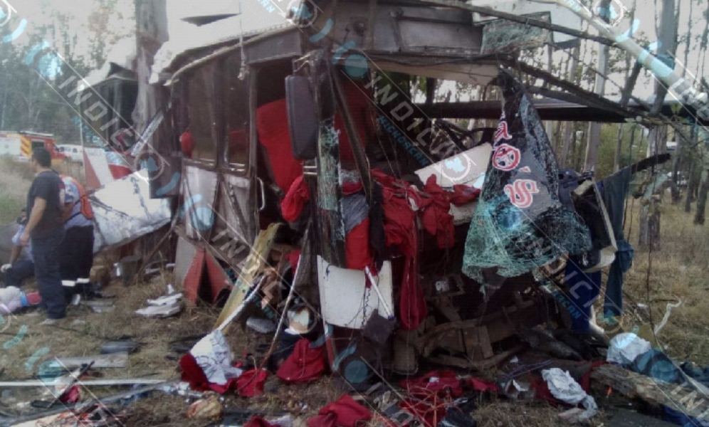  Choque de autobús deja saldo de 26 lesionados y un muerto