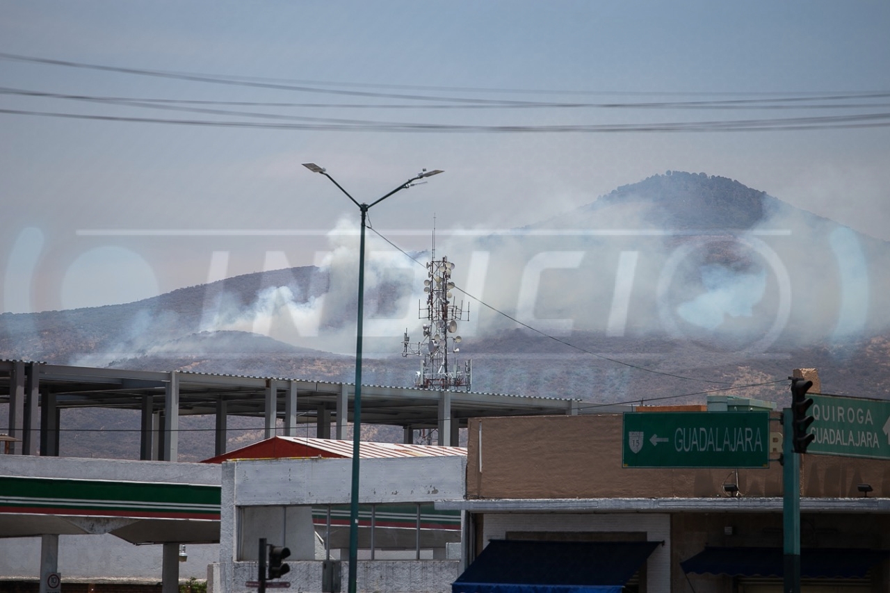  Atiende Bomberos de Morelia, COFOM, CONAFOR incendio en el cerro del Quinceo
