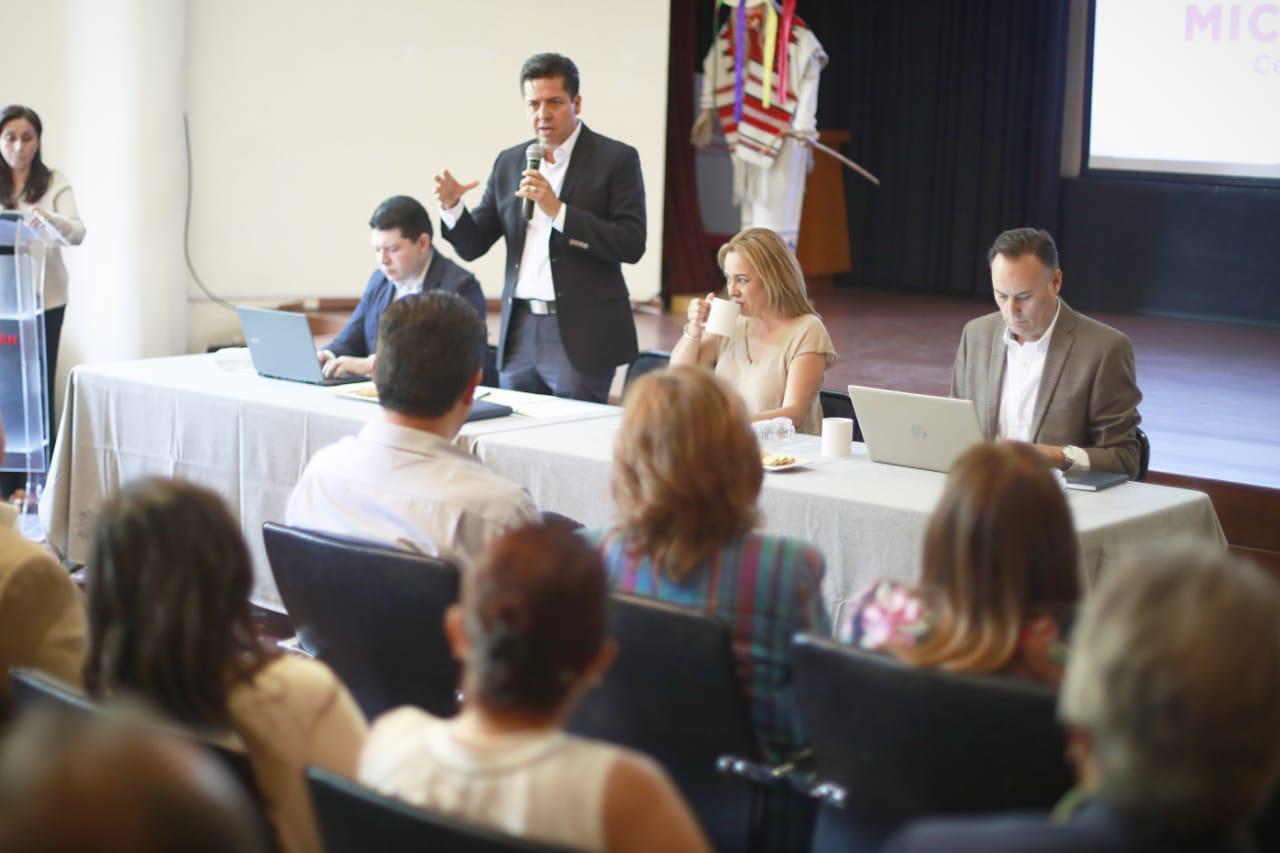  Antonio García traza ruta de trabajo con prestadores de servicios turísticos de Michoacán