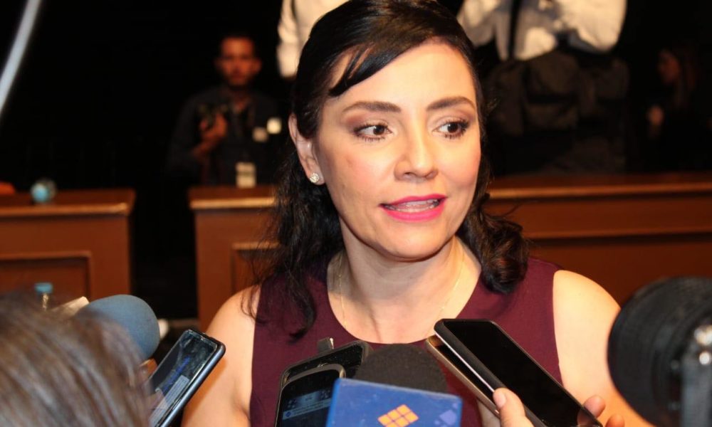  Llama Adriana Hernández a no bajar la guardia en la lucha contra el cáncer