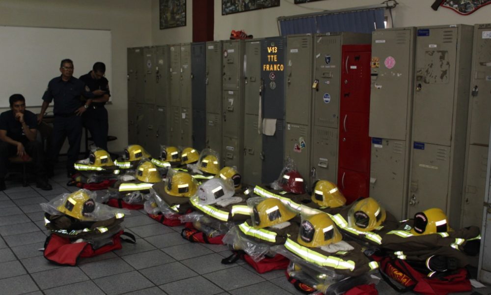  ¡Estrenan! Gobierno de Morelia invierte en 21 equipos para Bomberos