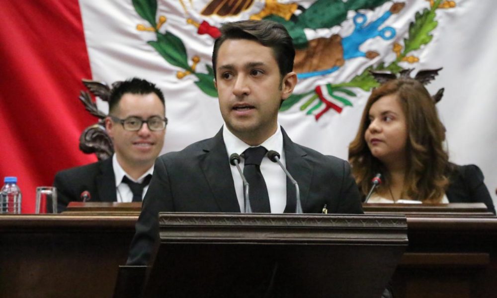  Jóvenes alzan la voz en el Congreso del Estado