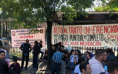  Maestros retiran tomas en la SFA y oficinas de Rentas