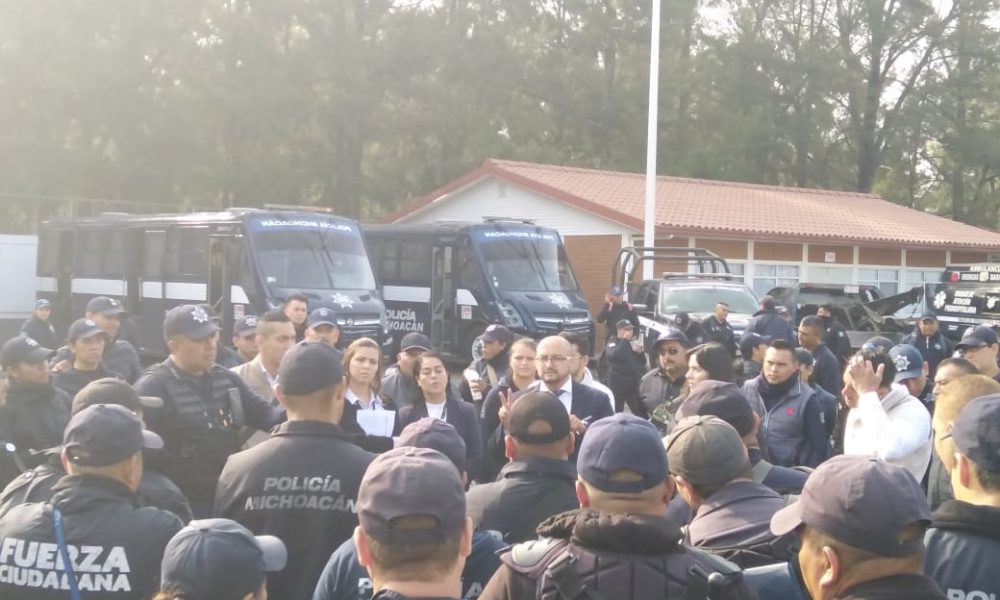  Elementos estatales niegan altos sueldos e inician paro