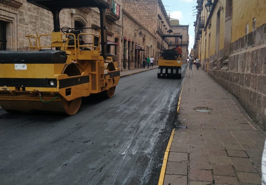  Al 70% trabajos de reencarpetamiento de la calle Abasolo