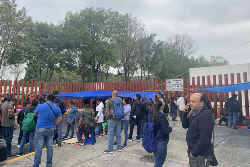  CNTE bloquea accesos a Cámara de Diputados