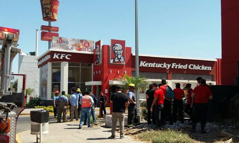  Por ratas y basura clausuran Kentucky Fried Chicken en Zamora