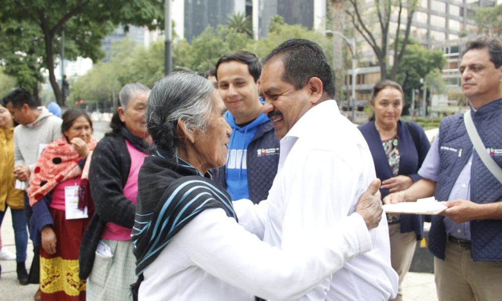  Obtienen VISA 58 adultos mayores apoyados por Lupillo Aguilera y Palomas Mensajeras