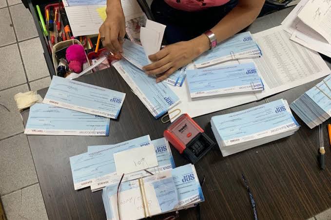  Con recurso federal pagan nómina educativa; profes denuncian descuentos
