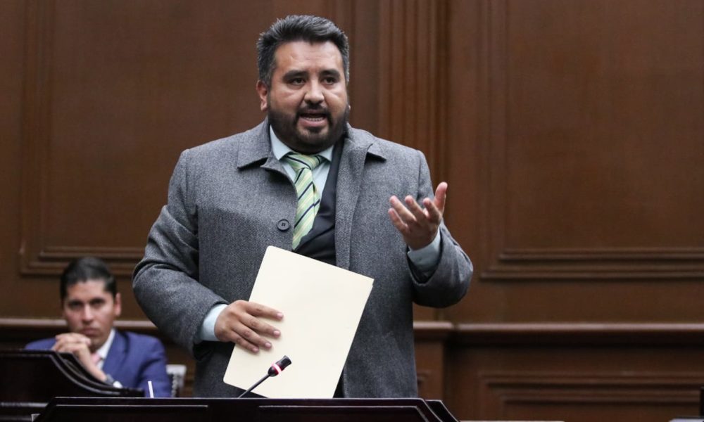  Lamentó su inexperiencia y lo novato de usted presidente: Erik Juárez