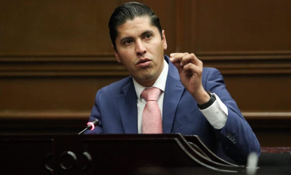  Diputado acusado de “embarazar” urna, pide que se desmientan rumores
