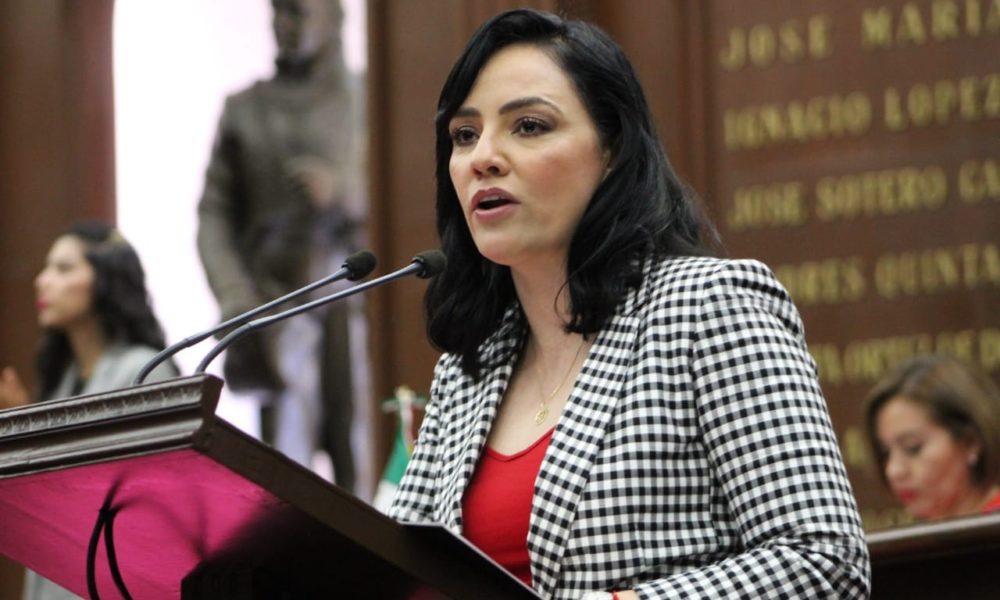  Adriana Hernández, pide a la federación deje de minimizar feminicidios