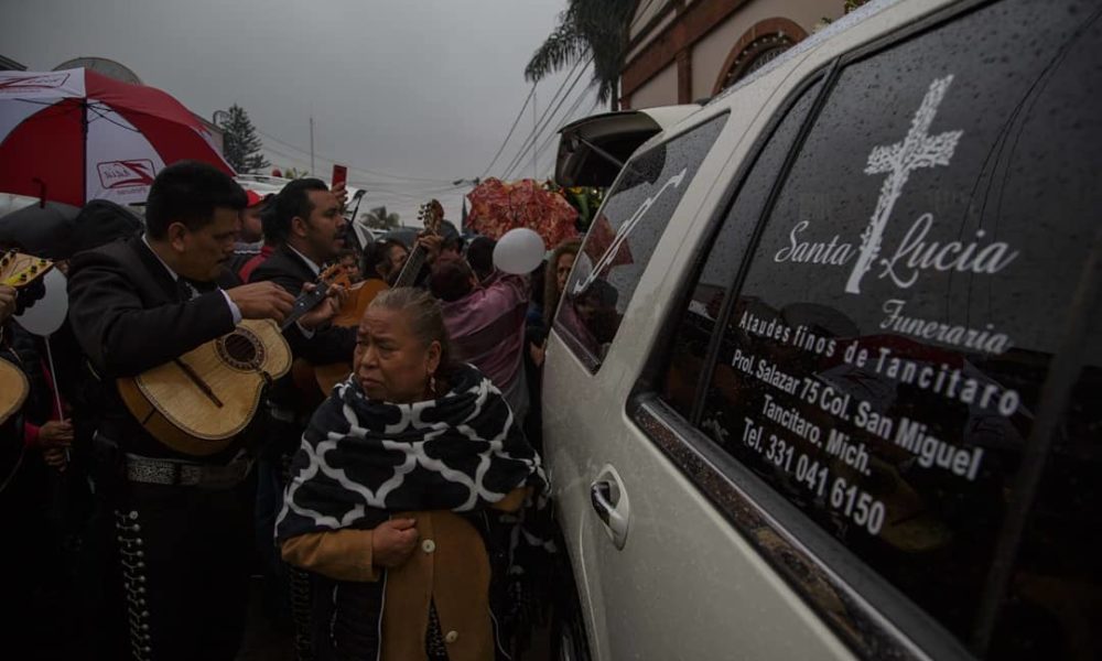  Uruapan le llora a sus muertos; Claman justicia