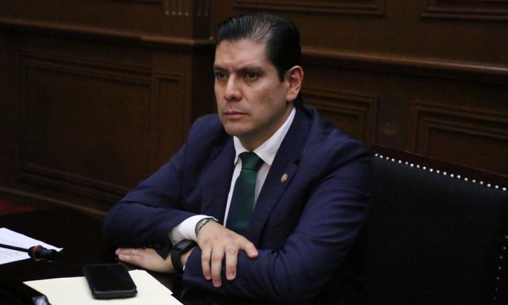  Propone Ernesto Núñez castigar con cárcel a quien venda o administre medicamentos falsificados