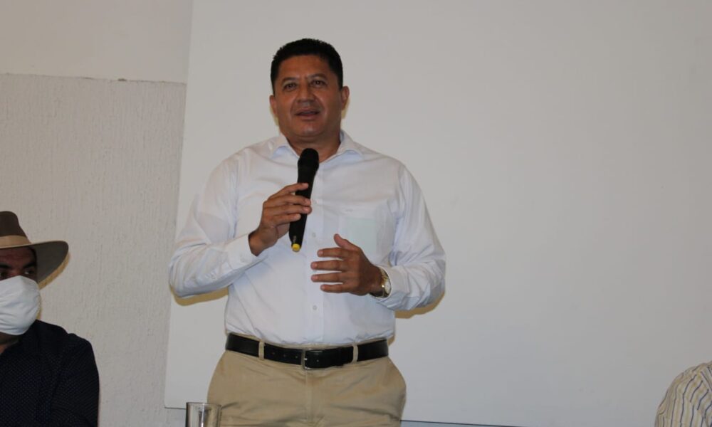  A trabajar a favor de campo, refrenda Feliciano Flores
