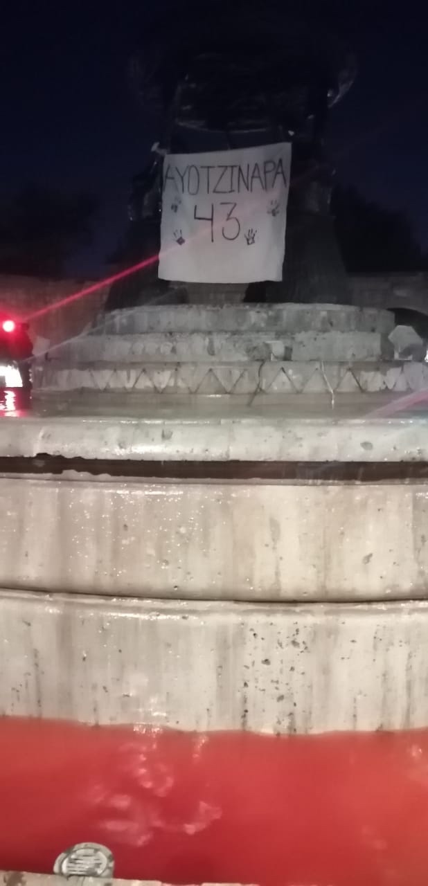 Fuente de la Tarascas se tiñe de rojo a seis años del caso Ayotzinapa 1 1f7e4168 dccc 487e bc1a 3d128d5d6fd1