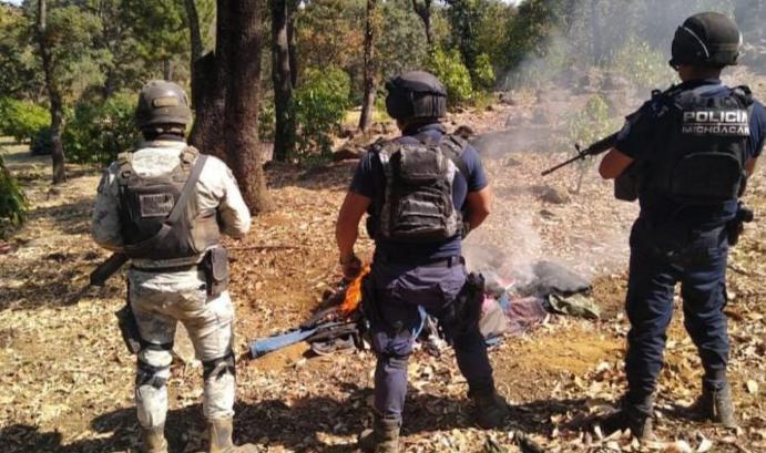  Destruyen SSP y GN campamento y aseguran dos vehículos en Chilchota