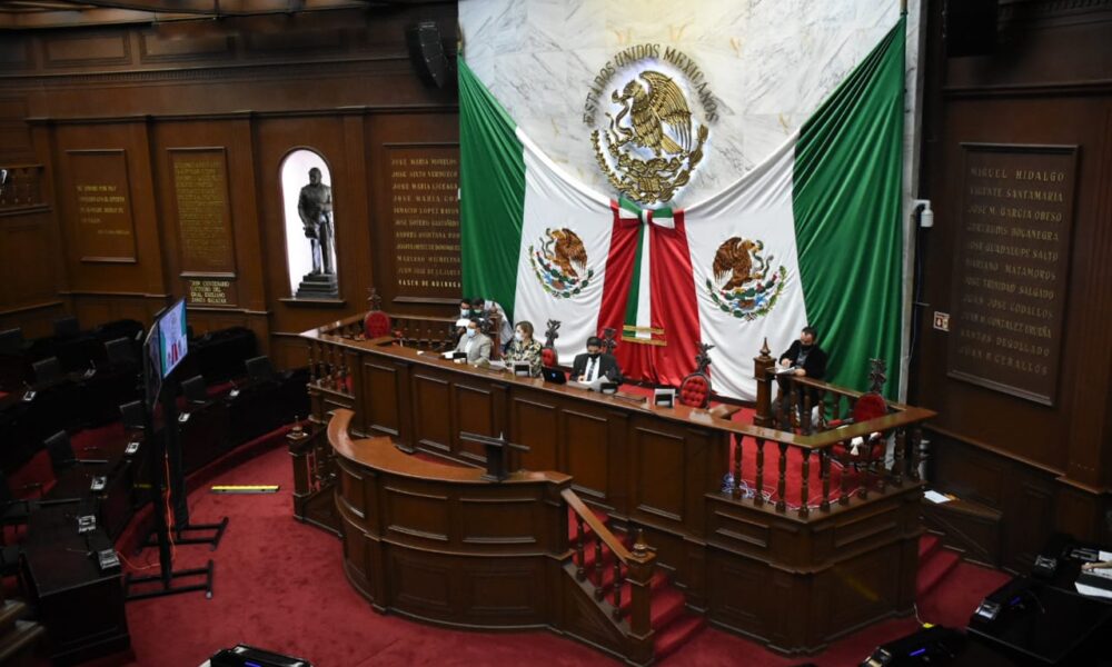 Avalan diputados modificaciones constitucionales en materia del nombre del estado de Michoacán
