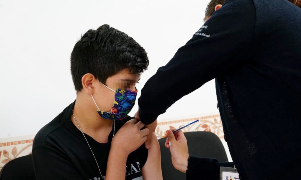  Gobierno de Michoacán ha vacunado a 973 mil menores de 5 a 17 años