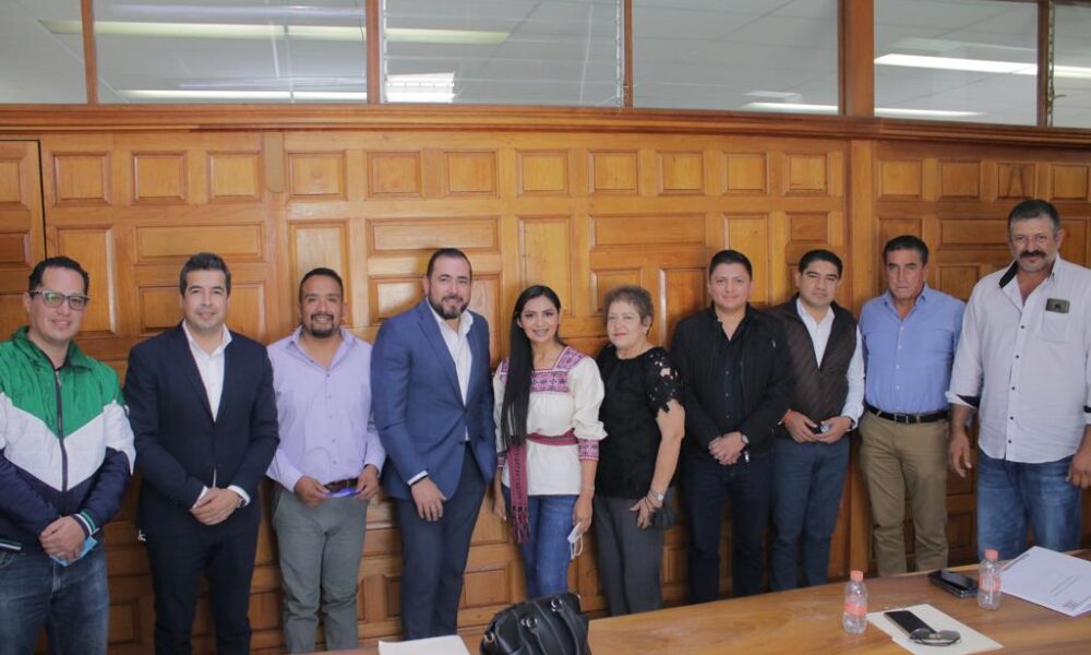  Alcaldes perredistas se reúnen con titular de SCOP y exponen necesidades: Humberto González