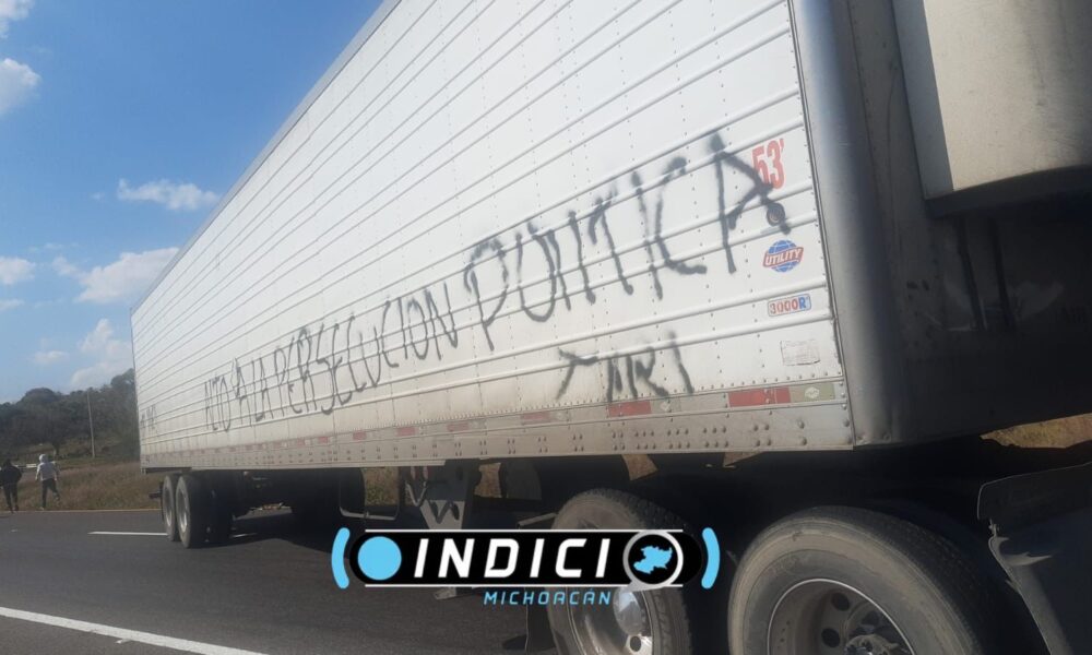  Normalistas retienen tráiler y lo vandalizan en Tiripetío