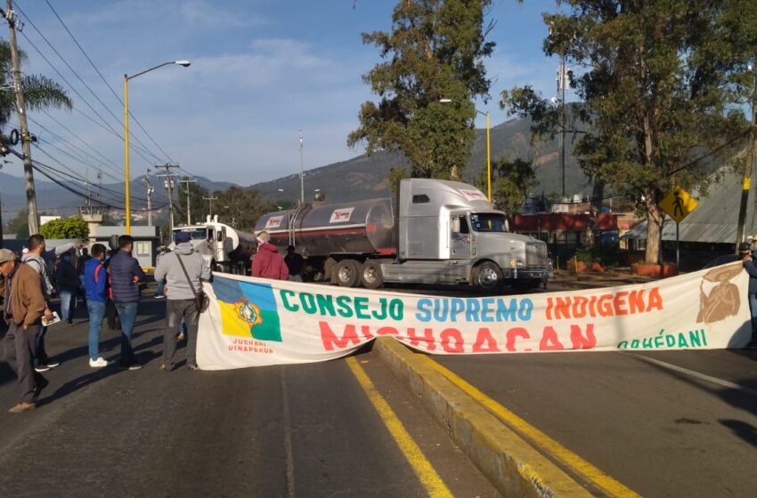  Consejo Indígena bloquea 5 carreteras en Michoacán exigen justicia social
