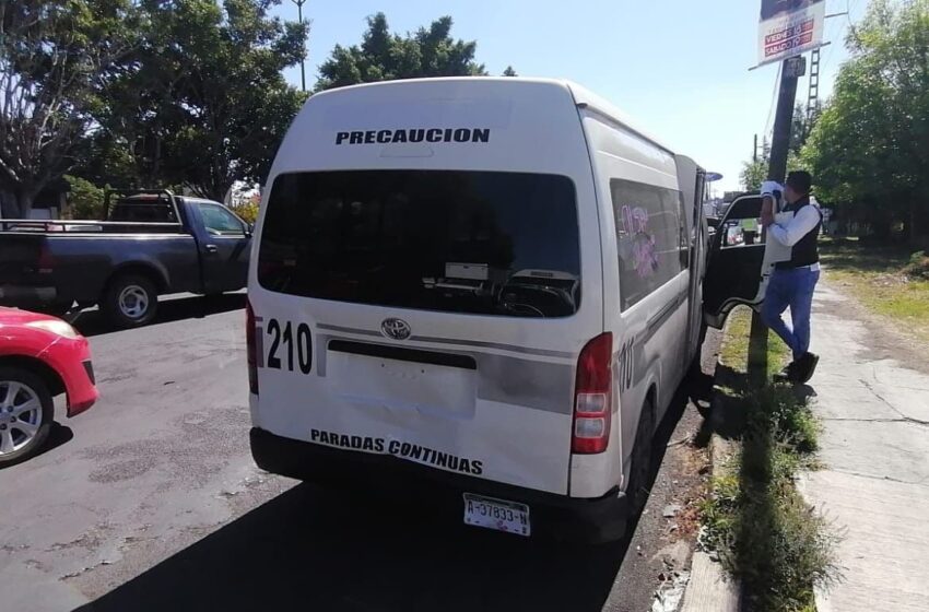 Choque entre combis de la Ruta Gris deja 3 heridos en Morelia