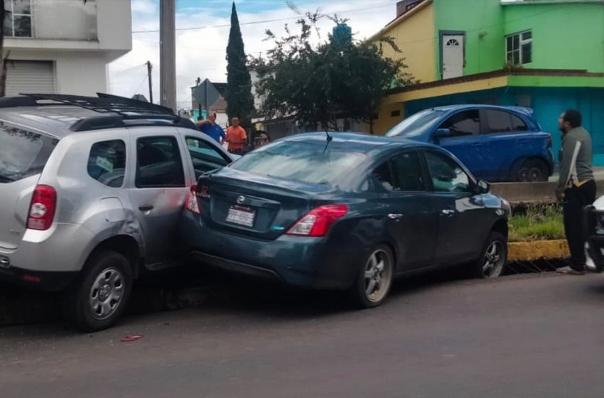  Se registra choque entre 2 vehículos al poniente de Morelia