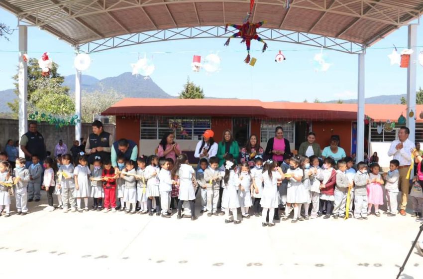  Inaugura Araceli Saucedo Reyes techumbres en jardín de niños de Salvador Escalante