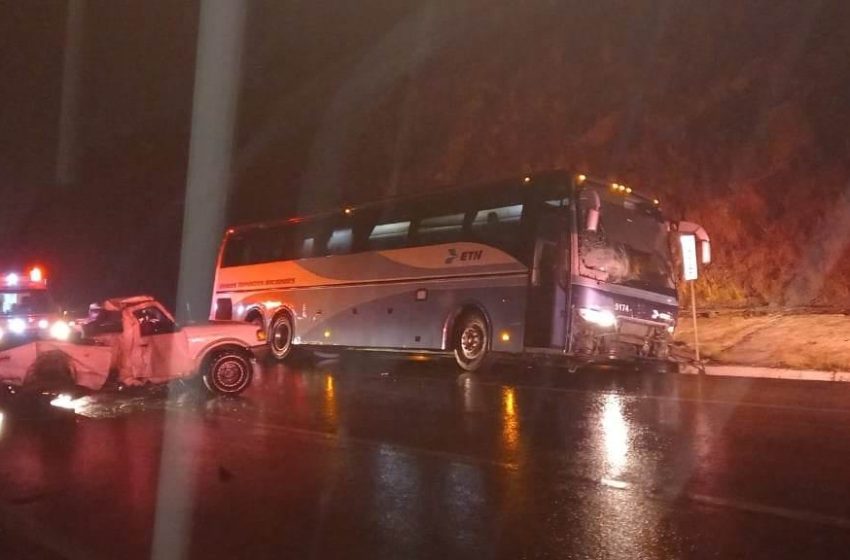 Choque entre autobús y camioneta deja un muerto en la Pátzcuaro-Cuitzeo