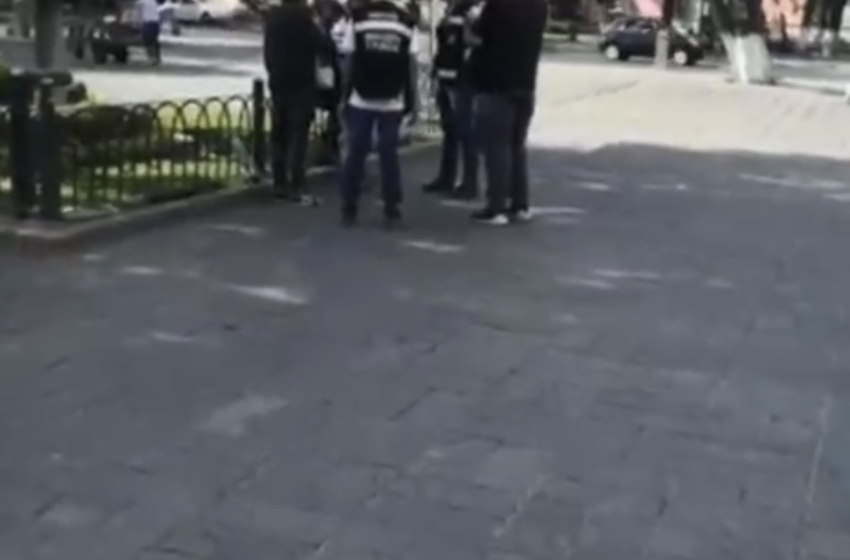  Moreliano ayuda a vendedor ambulante en problemas