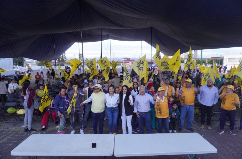  Se reúne Araceli Saucedo Reyes con militancia perredista en la Colonia Primo Tapia Oriente de Morelia