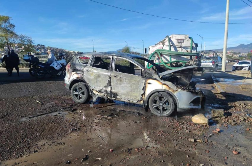  Se incendia camioneta cerca de la UTM, en Morelia