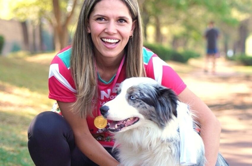  Daniela De Los Santos Torres Firma Agenda Animalista en Evento Familiar