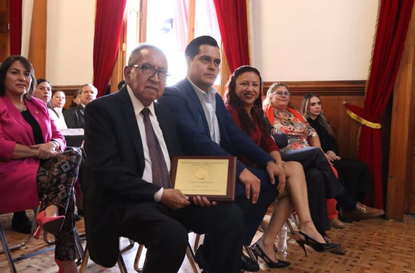  Entrega 75 Legislatura el reconocimiento “Manuel Buendía” a Ignacio Roque Madriz