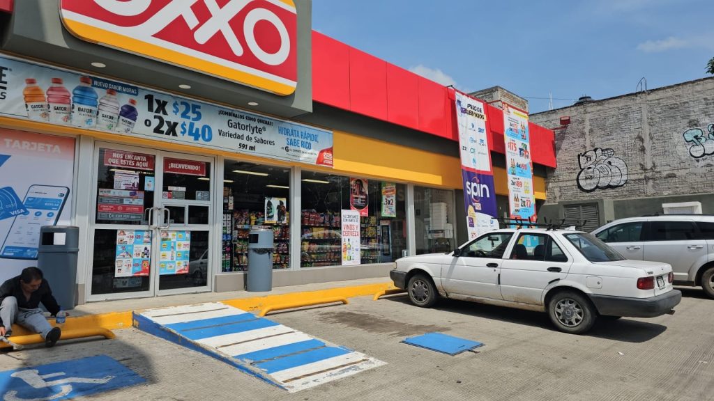 Delincuentes cristalean Oxxo y roban mercancía, en Arboledas Valladolid 5 055c5338 a515 4639 b30d d303039f1b7d 2 1